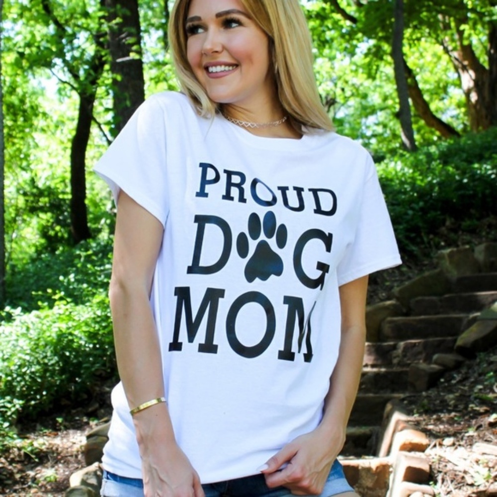 Proud Dog Mom Graphic Tee - Picture 1 of 3